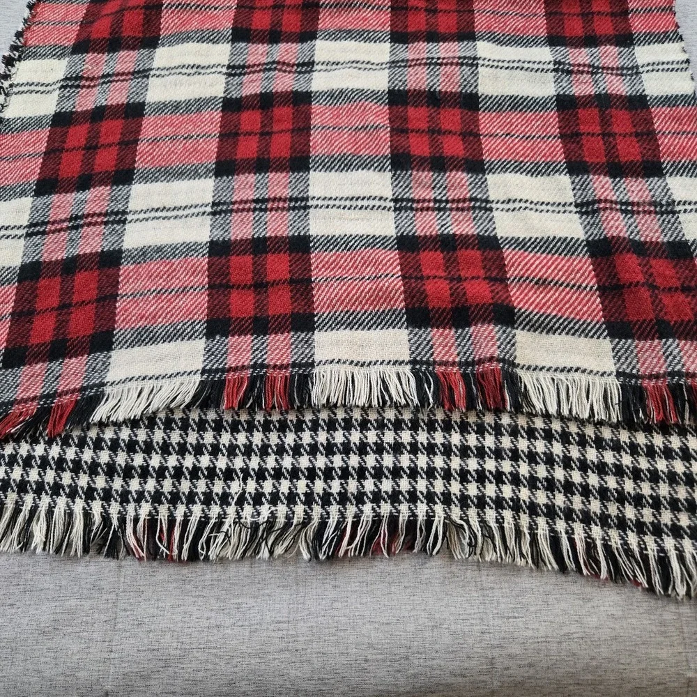 Steve Madden Large Knit Scarf‎ Houndstooth / Plaid Soft Neck Warmer 28